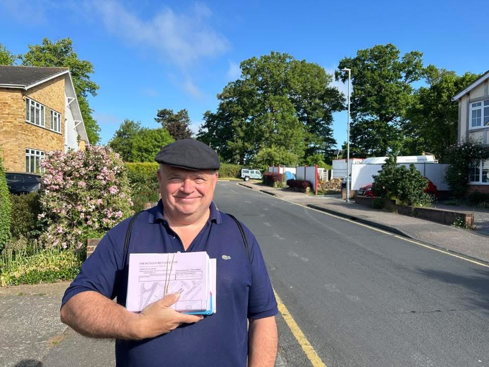 BwdOngarTories's tweet photo. Some of our campaign team were out across Ingatestone, Fryerning and Mountnessing earlier today led by Borough and County Cllr @LesleyWagland delivering our InTouch newsletter to local residents. #Conservatives #Ingatestone #Mountnessing #Fryerning https://t.co/SNdWnRR6fQ