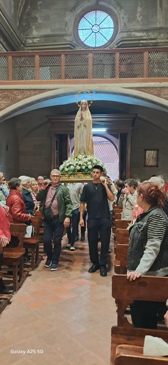 Este martes, 13 de mayo, festividad de Nuestra Señora de Fátima, un grupo de hermanos participaron en la celebración y posterior procesión hasta la capilla, como es de costumbre, portando las andas de la Virgen y participando en el cortejo.

#blancoynegro