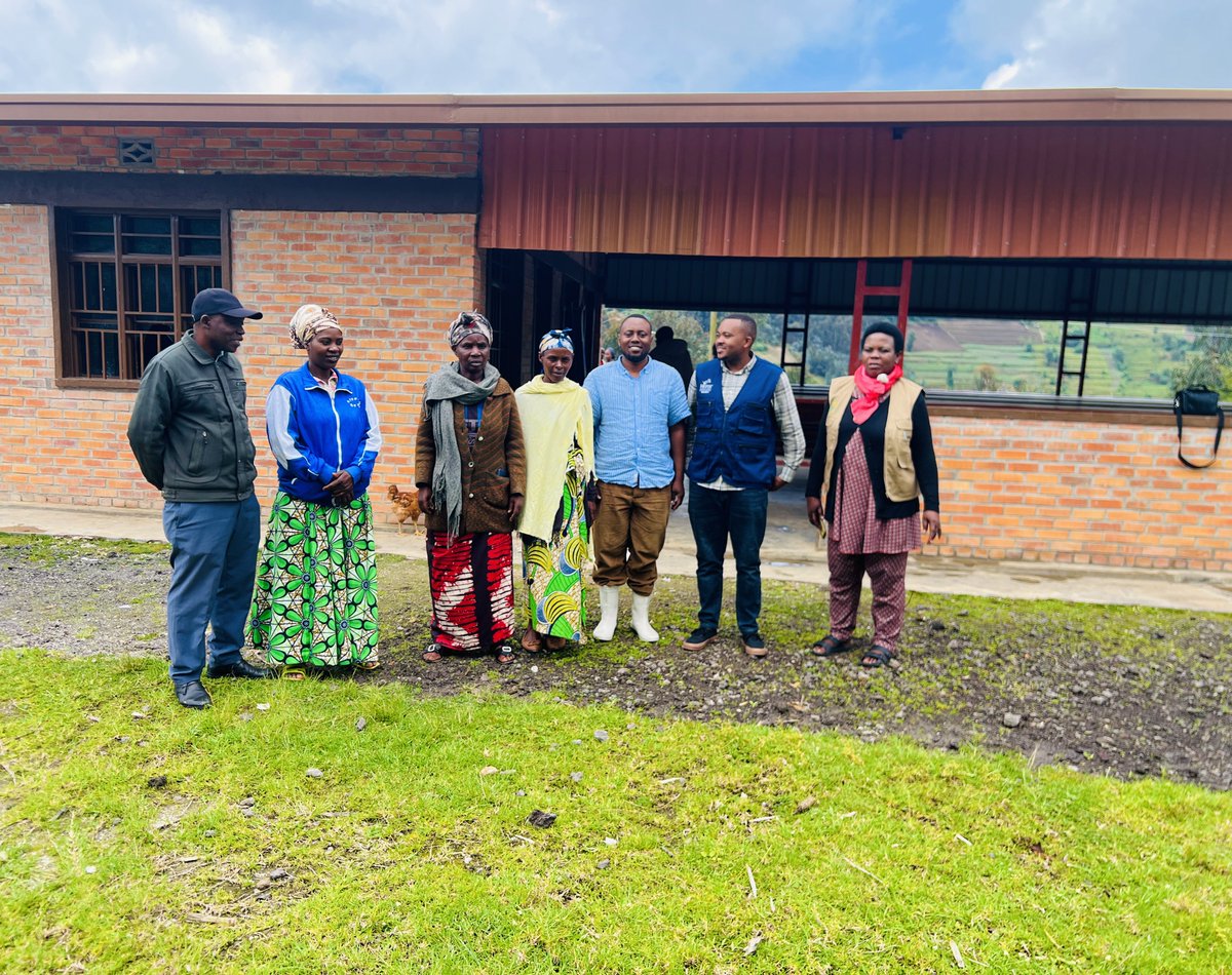 Lee_Fabricee's tweet image. 𝐄𝐦𝐩𝐨𝐰𝐞𝐫𝐢𝐧𝐠 𝐑𝐮𝐫𝐚𝐥 𝐋𝐢𝐯𝐞𝐥𝐢𝐡𝐨𝐨𝐝𝐬: 𝐇𝐨𝐰 #𝐏𝐑𝐈𝐒𝐌 𝐏𝐫𝐨𝐣𝐞𝐜𝐭 𝐢𝐬 𝐓𝐫𝐚𝐧𝐬𝐟𝐨𝐫𝐦𝐢𝐧𝐠 𝐀𝐠𝐫𝐢𝐜𝐮𝐥𝐭𝐮𝐫𝐞 𝐚𝐧𝐝 𝐋𝐢𝐯𝐞𝐬𝐭𝐨𝐜𝐤 𝐢𝐧 𝐍𝐲𝐚𝐛𝐢𝐡𝐮 𝐃𝐢𝐬𝐭𝐫𝐢𝐜𝐭.

The economy of @NyabihuDistrict is primarily based on agriculture and…