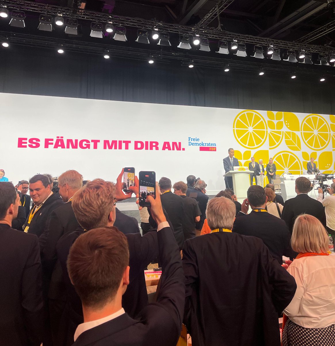 📣 Starkes Ergebnis für <a href="/christianduerr/">Christian Dürr</a>. Glückwunsch. 💪 Nun heißt es Auf geht’s &amp; alles geben für ein Comeback der Liberalen in 2026 &amp; 2029. Wir in #Berlin sind bereit. 🚀 #fdp #bpt2025 #EsFängtMirDirAn