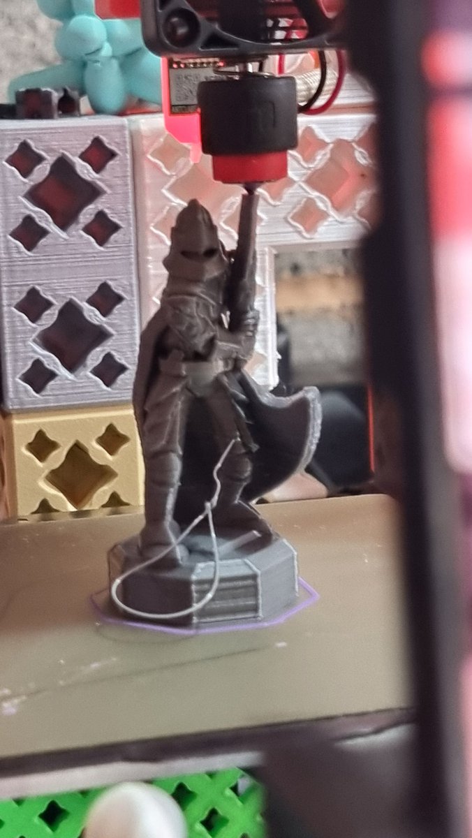 DreamsVoid's tweet photo. I've got that habbit of #doubling up #PrintABlok into #GigantABlok, so I did it with the Knight #mini from @3DPProfessor #DND latest #kickstarter project called #PrintAQuest
This was #3DPrinted on the Original mini #CoreXY #PrintABlok printer
Video is linked below https://t.co/KzFLyOKG5x