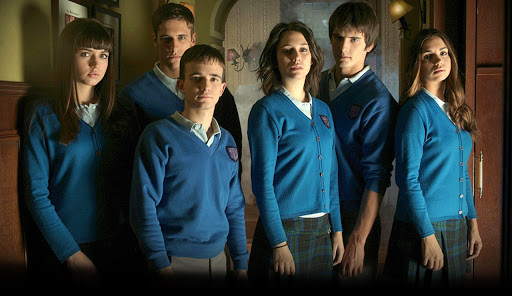 #Efemérides📺: Un día como hoy hace 18 años... Antena 3 estrenaba la serie 'El Internado'. Tuvo 7 temporadas y 71 episodios y contó con Martiño Rivas, Ana de Armas, Blanca Suárez, Yon González, Elena Furiase, Dani Retuerta y Fernando Tielve, entre otros... en el reparto.