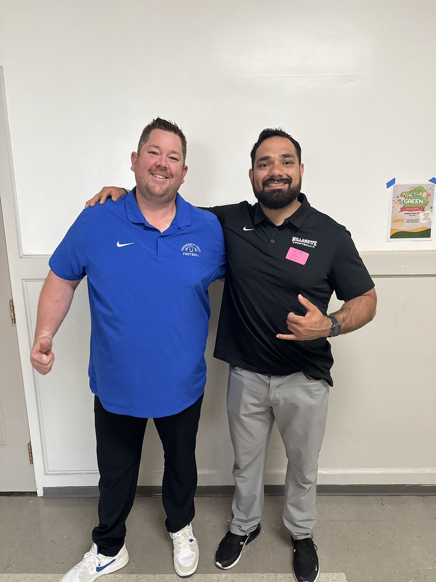 Thank you <a href="/CoachMagana/">Coach Magaña</a> &amp; <a href="/WillametteFB/">Willamette Football</a> for visiting with us this morning! 
#LeadTheWay #DubU