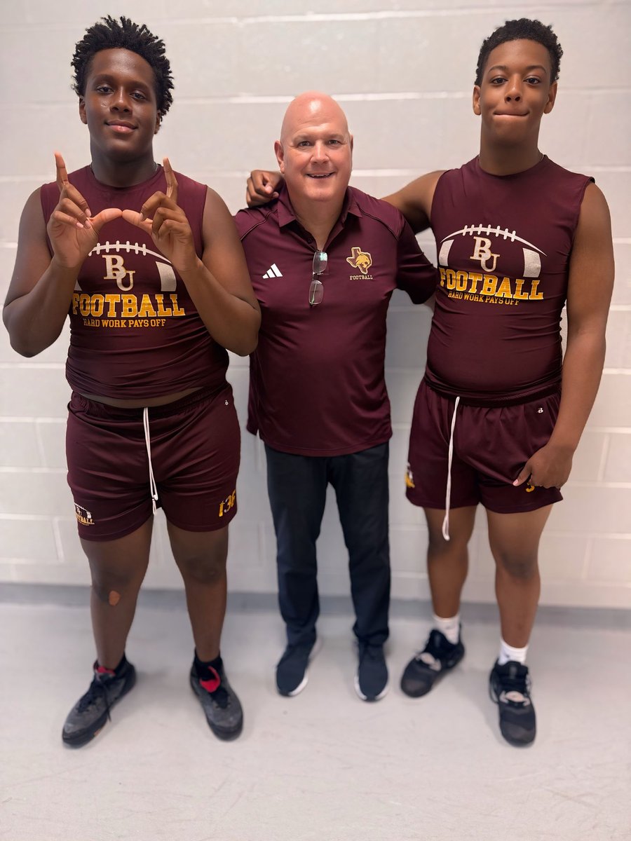 BmtUnitedFtbl's tweet photo. Happy Friday 🙌🏾
Big thank you to @Bdpeveto , Co-Defensive Coordinator at Texas State, for stopping by to recruit our guys. Always special when someone with 409 roots comes back through.

Eat ’Em Up, Cats! 🐾
#GoBobcats #FindAWay #RecruitBU https://t.co/mW6vZz4kk0