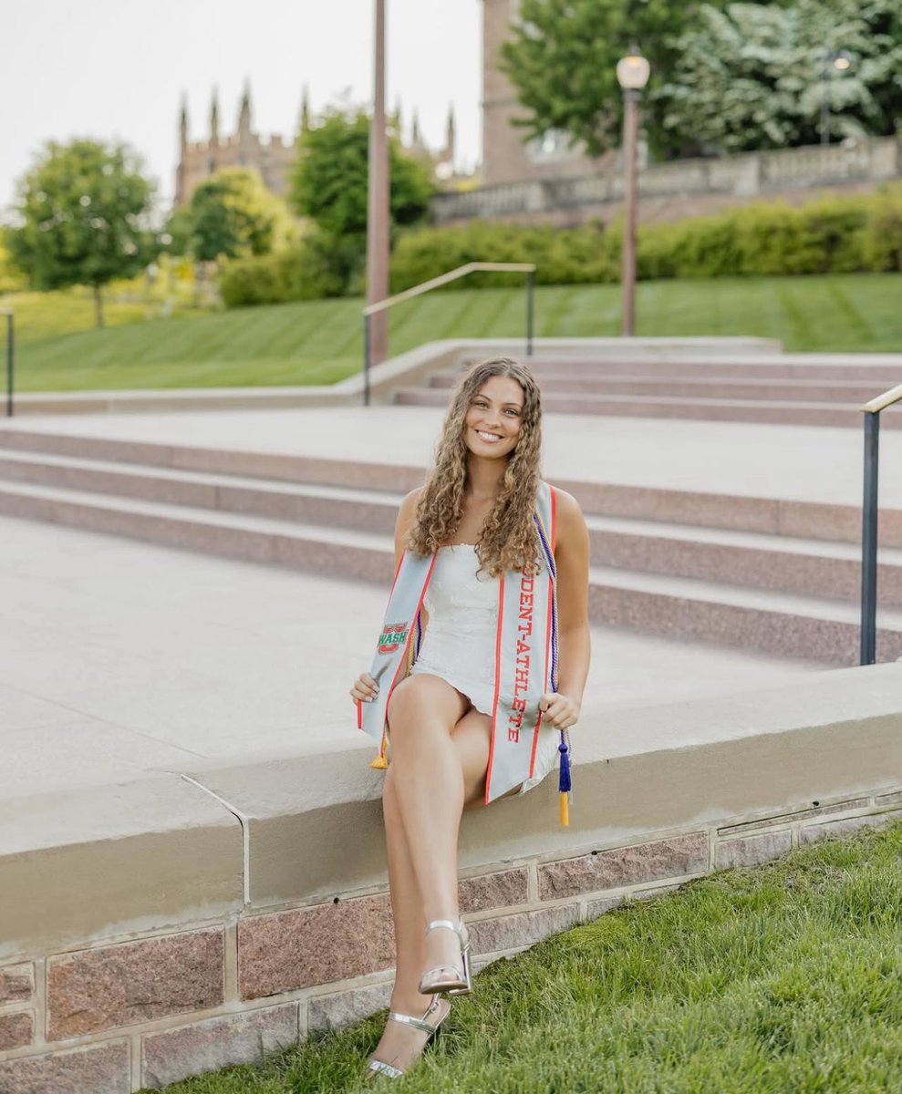 TAVVolleyball's tweet photo. #TAVAlumniGradAlert: Congrats to #TAVAlumni Laura Brambilla for graduating from Washington University in St. Louis with a BA in Biology! #GoTAV 🎓 https://t.co/Ret5LUGOBX
