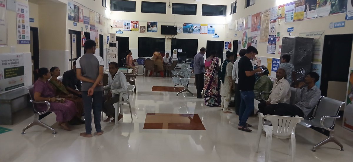 AAMSHAPUR1's tweet photo. આજ  તા.16/05/2025 ના રોજ પ્રા.આ.કેન્દ્ર શાપુ��� ખાતે આયુષ્માન કાર્ડ કાઢી આપવાનો નાઇટ કેમ્પ રાખેલ @Tho_Vanthali  @DdoJunagadh @CdhoJunagadh https://t.co/37CwePYu82