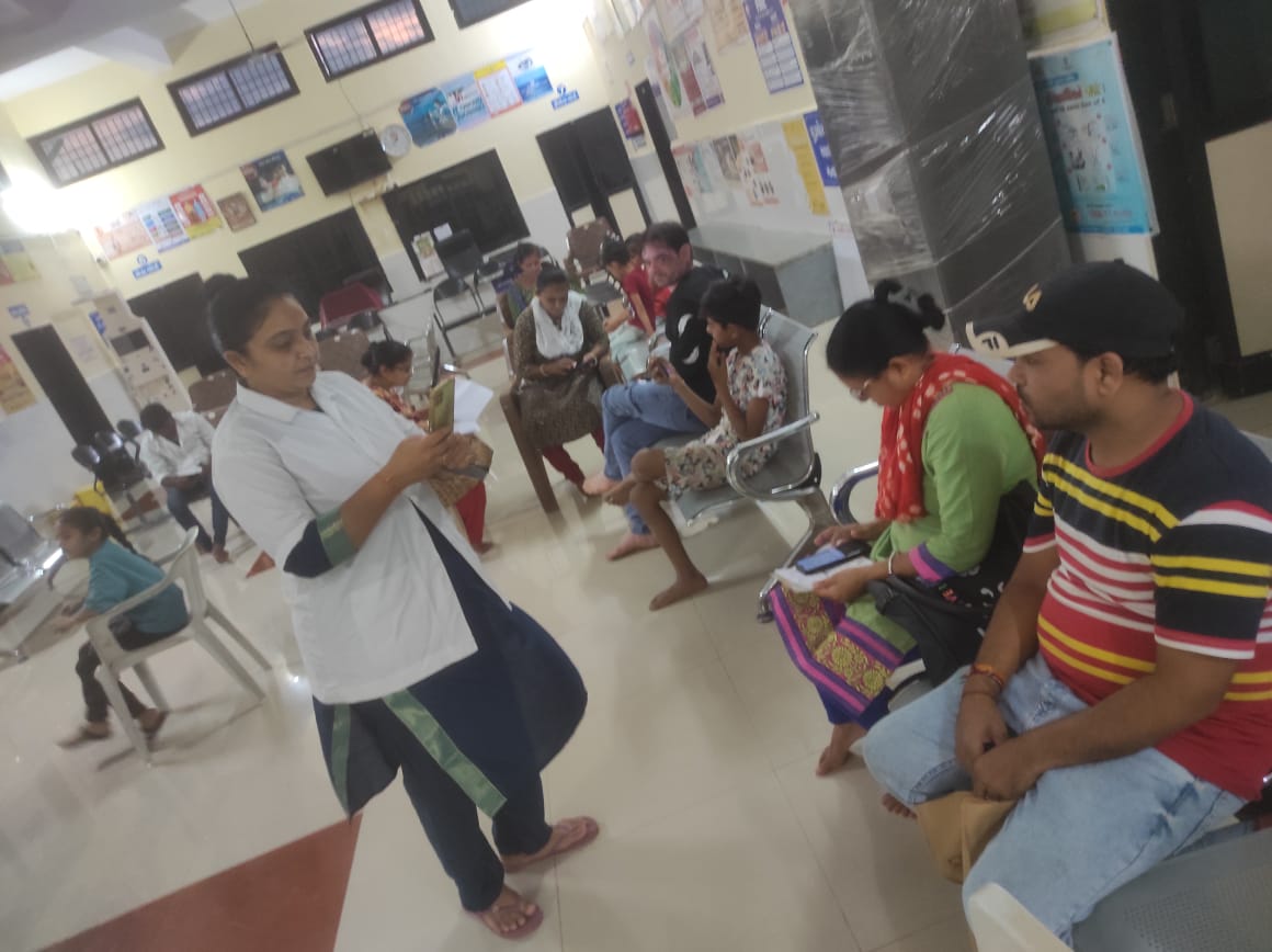 AAMSHAPUR1's tweet photo. આજ  તા.16/05/2025 ના રોજ પ્રા.આ.કેન્દ્ર શાપુ��� ખાતે આયુષ્માન કાર્ડ કાઢી આપવાનો નાઇટ કેમ્પ રાખેલ @Tho_Vanthali  @DdoJunagadh @CdhoJunagadh https://t.co/37CwePYu82
