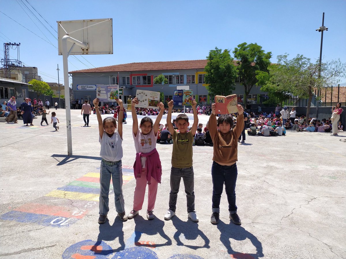 Okulumuz bahçesinde kitap okuma etkinliği #OkuryazarGaziantep ⁦<a href="/gantepvaliligi/">Gaziantep Valiliği</a>⁩ ⁦<a href="/Gaziantep_MEM/">Gaziantep İl Millî Eğitim Müdürlüğü</a>⁩