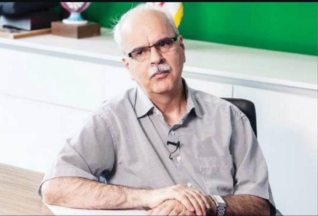 در زندان، سعید مدنی فقط زندانی نبود؛ آموزگار انسانیت بود. با منش آرام، گفت‌وگوگر، صبور و بی‌کینه‌اش، حتی دیوارهای سرد زندان را به کلاس اخلاق و همدلی بدل کرد.
#سعید_مدنی
#جامعه_شناسی_برای_مردم