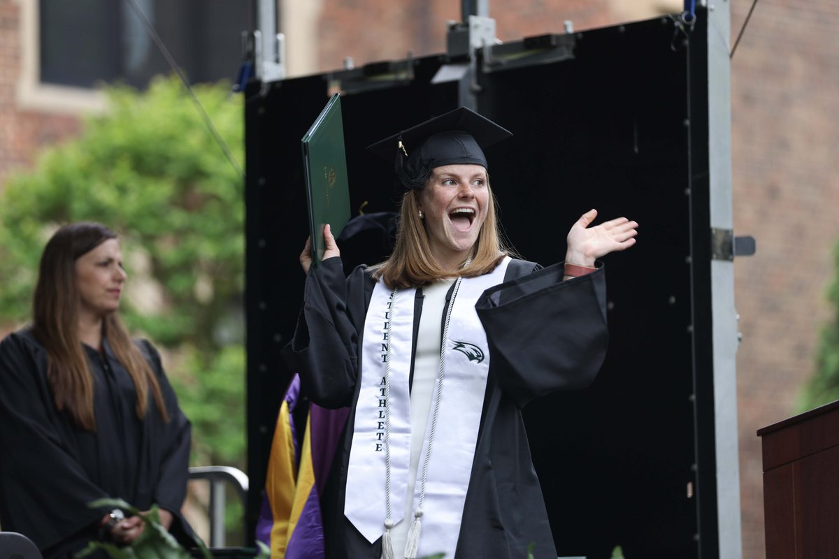 WagnerAthletics's tweet photo. WE DID ITTTTT!!!🗣️🎓
#WagnerGrad | #LetsFly https://t.co/NUsV4a5f32