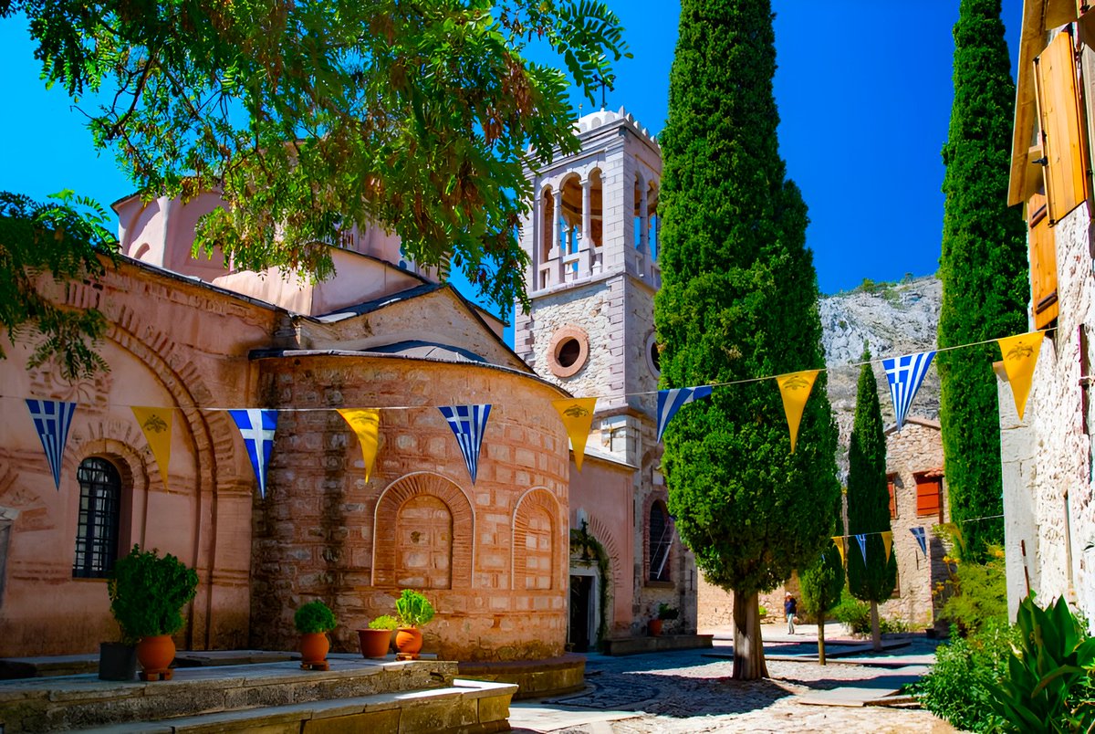 Η Νέα Μονή της Χίου, χιλιόχρονο φως μέσα στον χρόνο· στη μάνα πατρίδα που πάντα καρτερούμε, που πάντα αγροικούμε.

#Κυπρος | #Cyprus | #Greeks