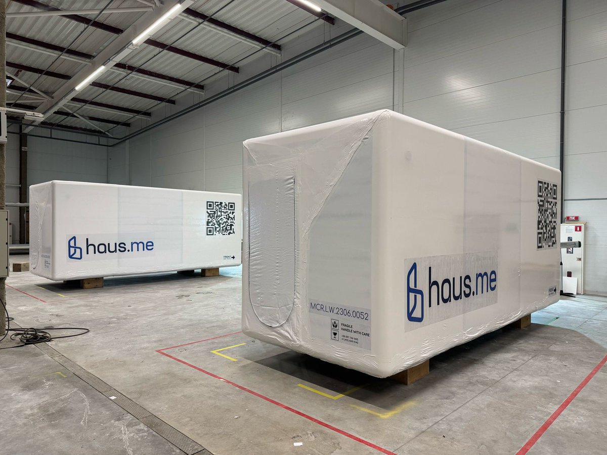 HausMicro's tweet photo. Wrapped #microhaus units ready for delivery 🏡📦

#hausme #prefab #adu #innovation #greentech #smarthome https://t.co/D3pINu5Ao9