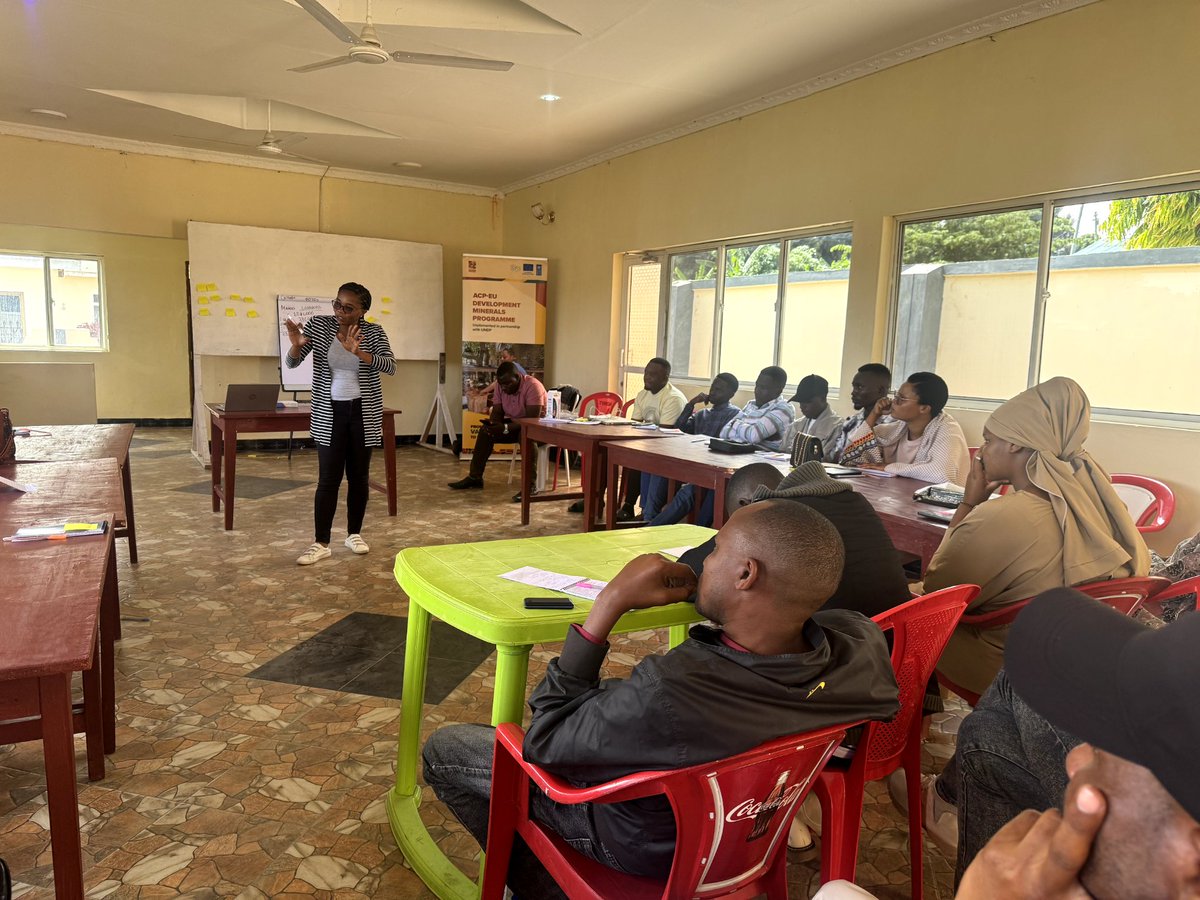 fadevtz's tweet image. #empowerment  miners are the foundation of sustainable #development  With the right #knowledge, we turn potential into prosperity.

#FinancialLiteracy #MiningForDevelopment #FADEV #UNDP #MiningCommission #SustainableMining #EmpoweredCommunities #KnowledgeIsPower