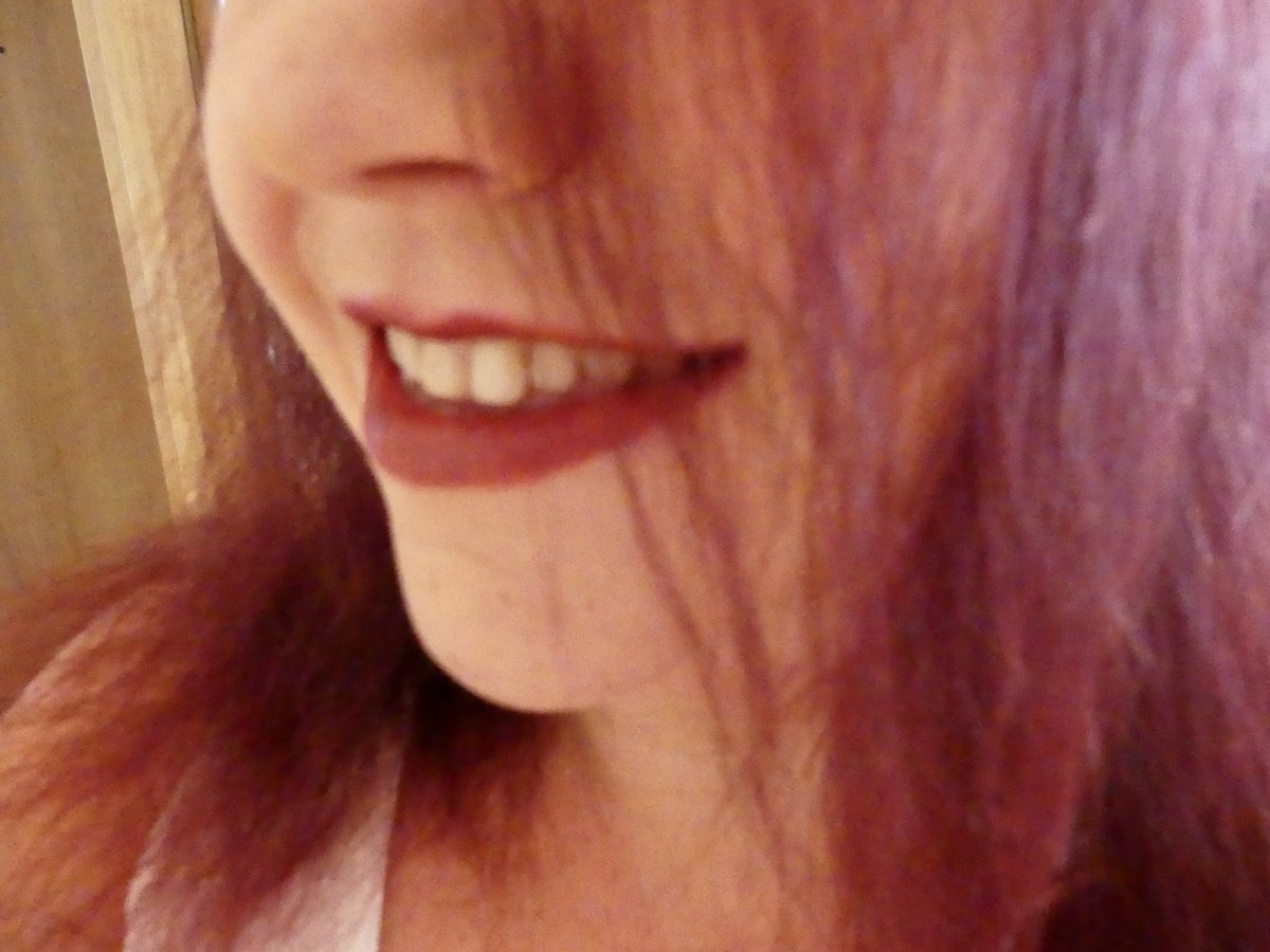 wortgestalten's tweet photo. Da kann ich auch mitmachen … 

#RedLipsForLove https://t.co/QY0GVYt0In