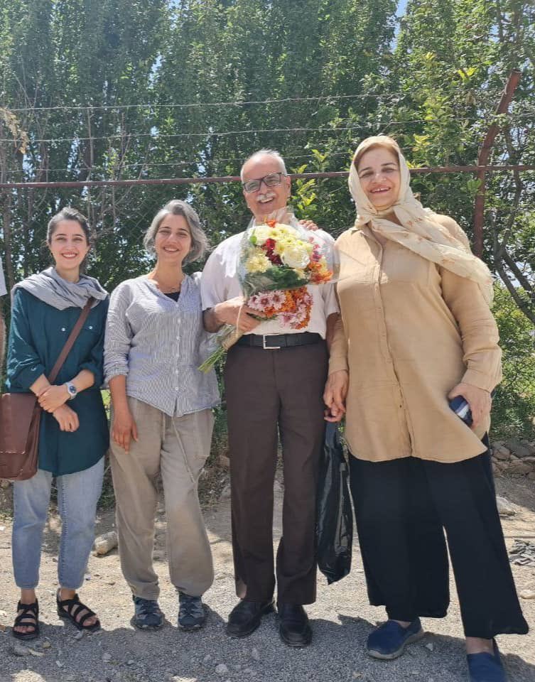 جامعه‌شناسی برجسته که همیشه صدای بی‌قدرتان و مقاومت مدنی بوده است.
استادی که به خاطر نقد ساختار ناعادلانه و ناکارآمد سیستم بارها به زندان افتاده است. روشنفکری که علاوه بر روشنگری و نقد ساختار، همیشه صدای مطرودین و بی‌قدرتان بوده است.
#جامعه_شناسی_برای_مردم 
#سعید_مدنی