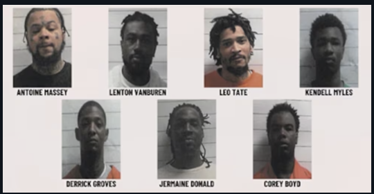 🚨JUST IN | Mass Jailbreak in NOLA
Nearly a dozen inmates, considered armed and dangerous, escaped the Orleans Parish Jail. The inmates dug a hole inside the jail, possibly under a toilet, to escape.

📍New Orleans, Louisiana