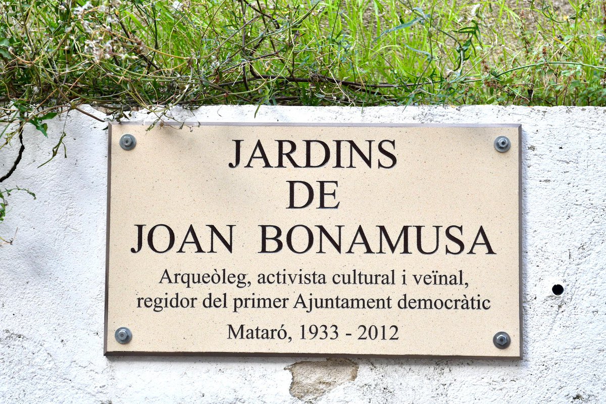 Joan Bonamusa també va tenir una important faceta com a arqueòleg i defensor del patrimoni cultural de la ciutat. Va ser el 1r president de la Secció Arqueològica del Museu de Mataró. Bonamusa també va ser membre de l’AV de Peramàs.