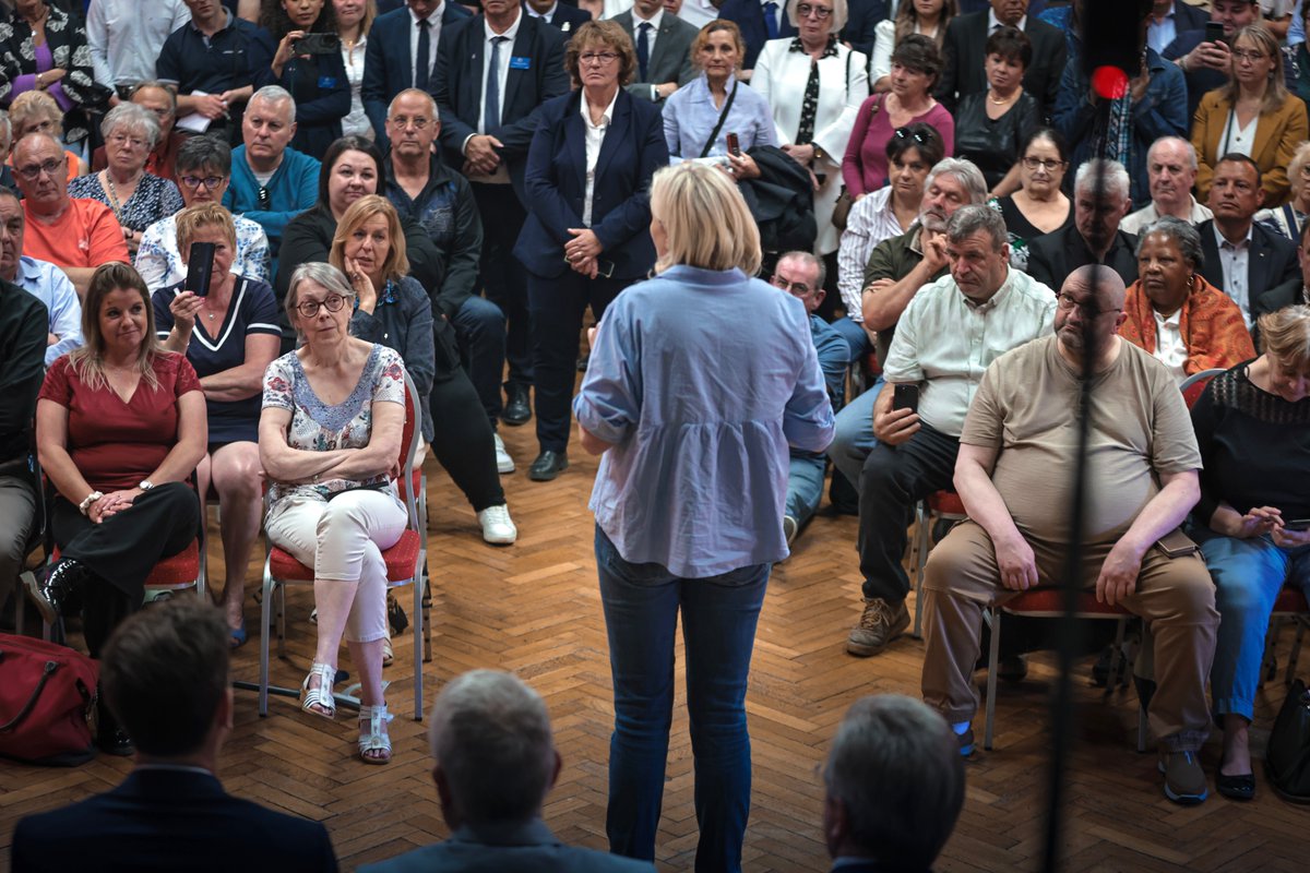 Marine Le Pen tweet media