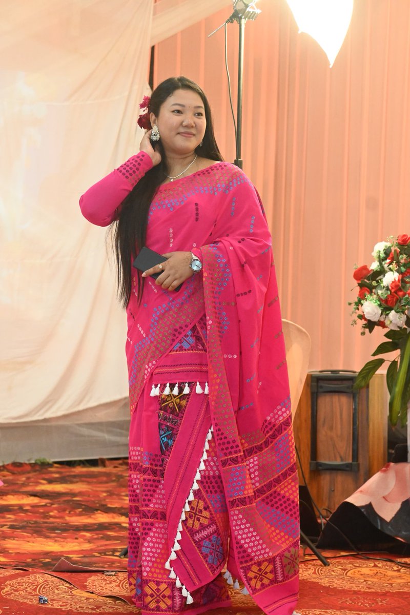 iammanoshi's tweet photo. মানি যাবলৈকে অভিমান কৰোঁ,
অভিমান ভাঙিবলৈ এবাৰ কাষত বহিটো চোৱা..... https://t.co/rHQ0avFGC9