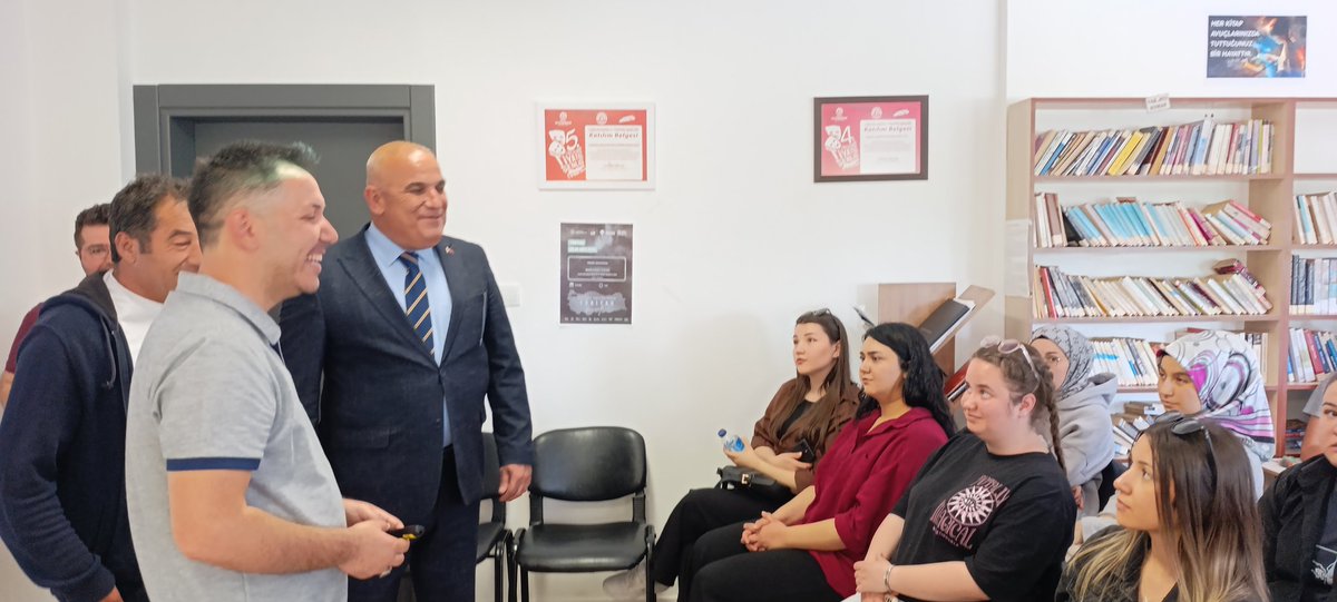 Çamlık Ticaret MTAL 'de TÜBİTAK Bilim Söyleşileri kapsamında "Finansal Okuryazarlık" seminerine katıldık.
Öğr. Gör. Dr. İbrahim Korkmaz Kahraman’a katkıları için teşekkür ederiz.
Gençlerimizle bilgi dolu, umut veren bir gün yaşadık. <a href="/emre_caliskan/">Emre Çalışkan</a>