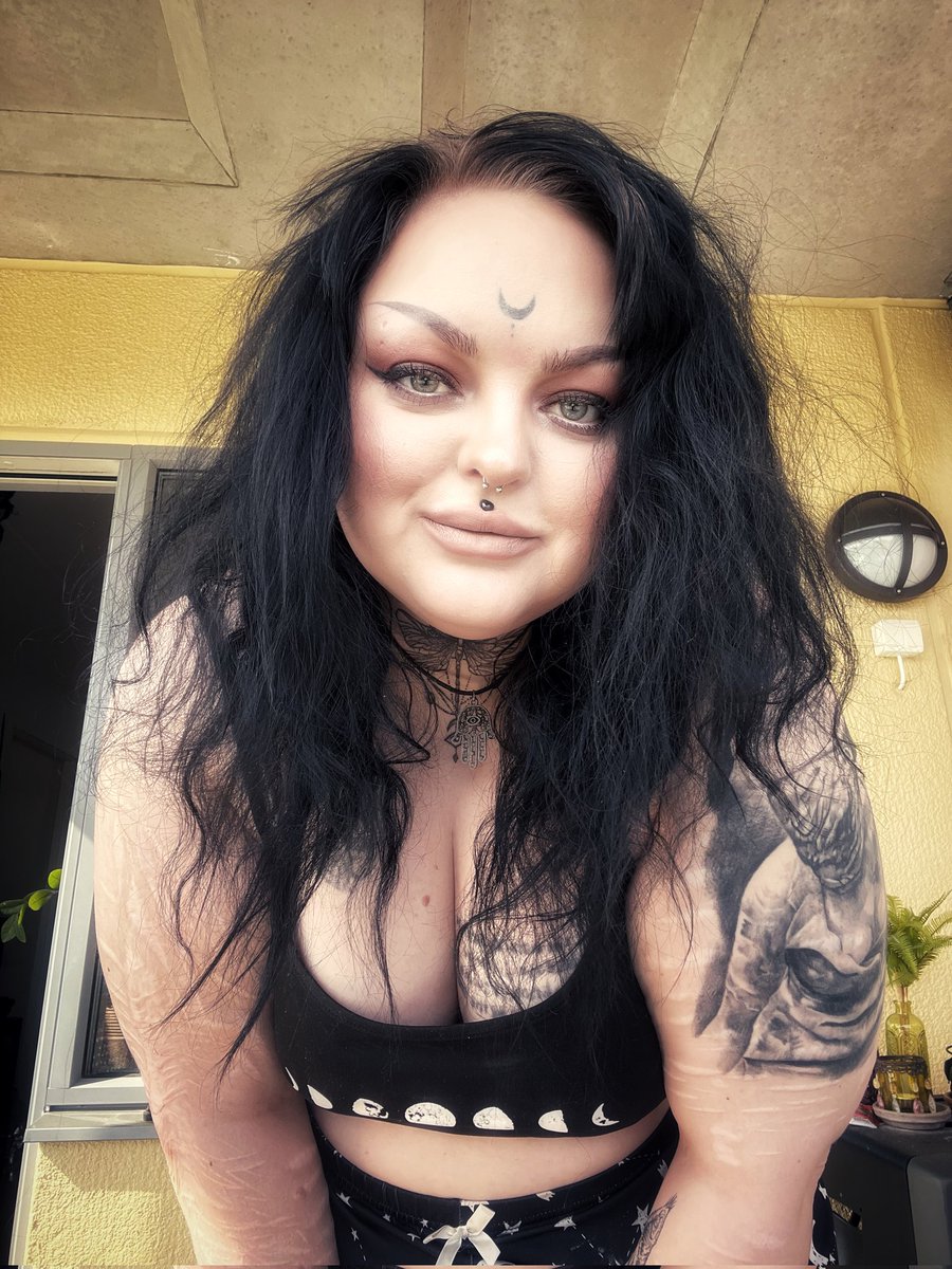 alteredschizo's tweet photo. Love yourself, love your body. 

#selflove #selfworth #bekindtoyourself #youmatter #bodypos #bodypositivity #embraceyourself #witchesofinstagram🔮🌙 #magick #magickal #witchesofinstagram #instawitch #nordicwitch #witchessociety #witchesofig #witchery #witchywoman #witchy https://t.co/szHZnhn8Em