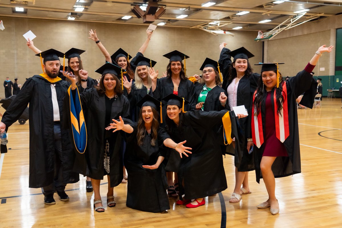 Brockport's tweet image. Class of 2025, you look so good in those caps and gowns. 💚👏🎓

Congratulations to all our graduates from the School of Education, Health, and Human Services. We are so proud of you! 🥹

#Bport2025 #Commencement