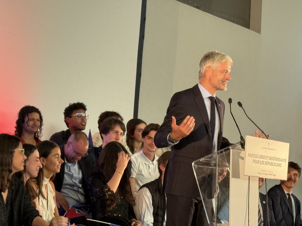 Meunier_Ph's tweet photo. Avec ⁦@laurentwauquiez⁩ pour ce dernier meeting à #Jonage #Rhône avant la victoire pour les ⁦@lesRepublicains⁩ ! https://t.co/diWcTFJPFz