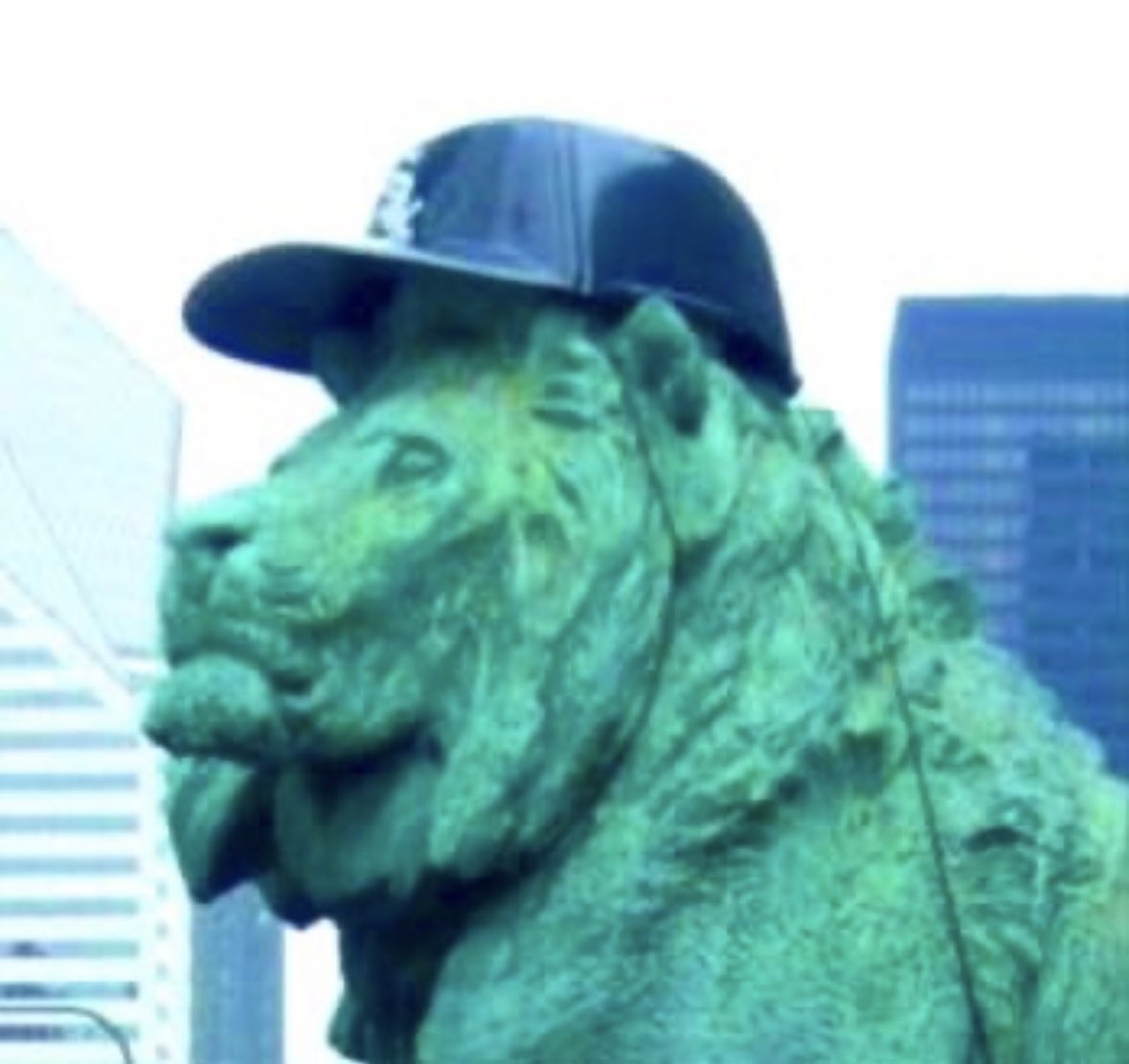 ChicagoLions's tweet image. Ready for Crosstown Rivalry Weekend.
NORTH Lion roots for the @Cubs. SOUTH Lion is a @whitesox fan. Just like the Pope.
This weekend, we will glare at each other across the steps. Come see.
#BeHereForIt I #WhiteSox