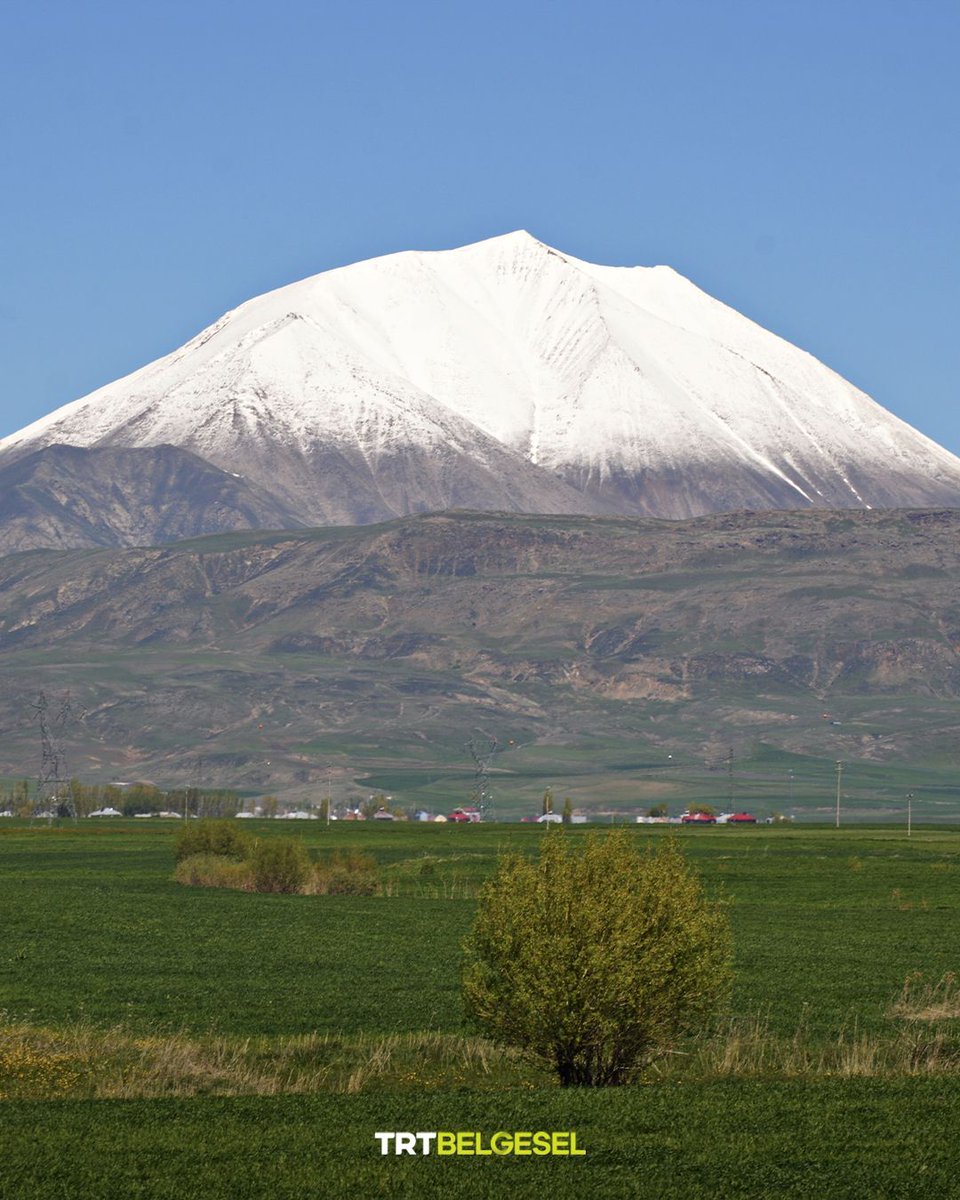 Ağrı'dan manzaralar🏞️
🏔️ Eleşkirt ilçesi sınırında bulunan 3433 metre rakımlı Köse Dağı, heybetli görünümü ve eşsiz manzarasıyla dikkat çekiyor.
📸: Yasin Çavdar, AA