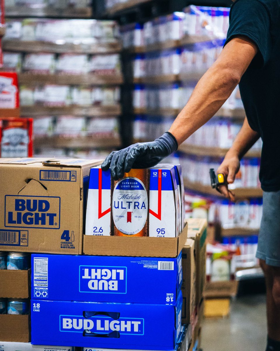 Keeping Knoxville’s coolers full starts right here! 📦 🍻 #michultra #budlight