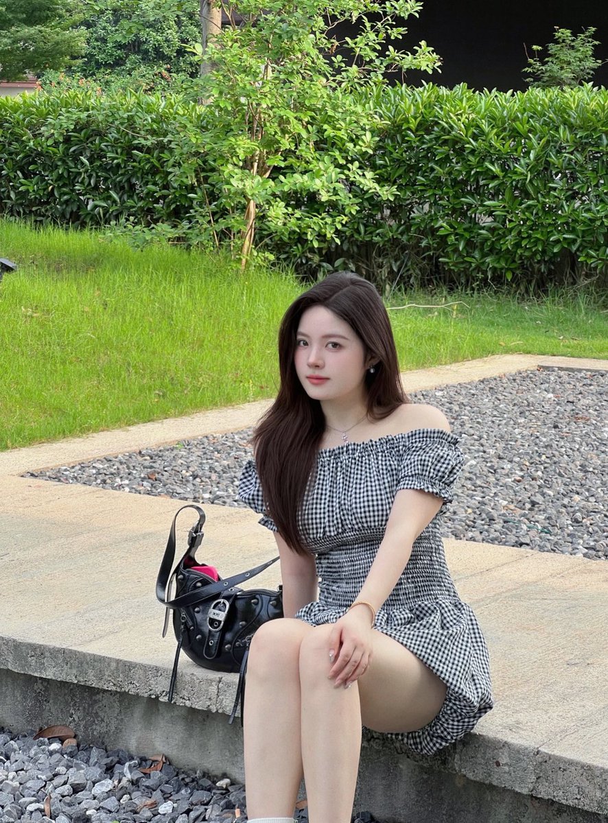 JessicaHalbodie's tweet photo. 穿上皇帝的新衣，来个密不透风贴贴 https://t.co/0flB3lJ6ad