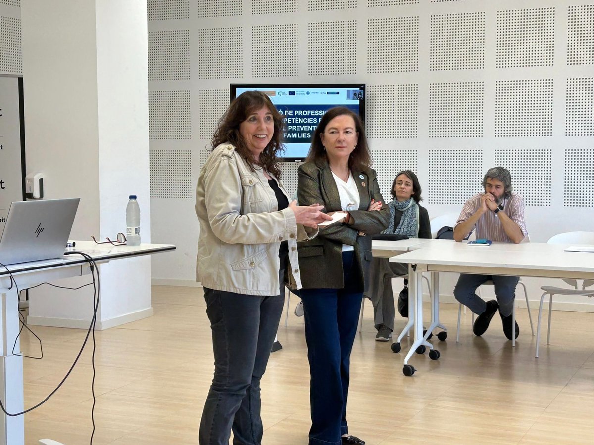 COrteSocias's tweet photo. Iniciamos la primera fase de la #formacion de #profesionales en #competencias en el trabajo #preventivo con #familias #AjuntamentdePalma #Gifes #uib https://t.co/f39B1zj6MC
