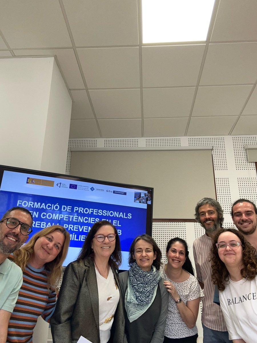 COrteSocias's tweet photo. Iniciamos la primera fase de la #formacion de #profesionales en #competencias en el trabajo #preventivo con #familias #AjuntamentdePalma #Gifes #uib https://t.co/f39B1zj6MC