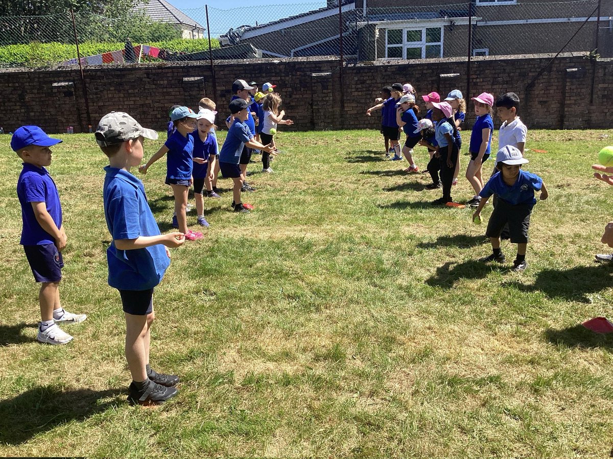 High Cross Primary School tweet media