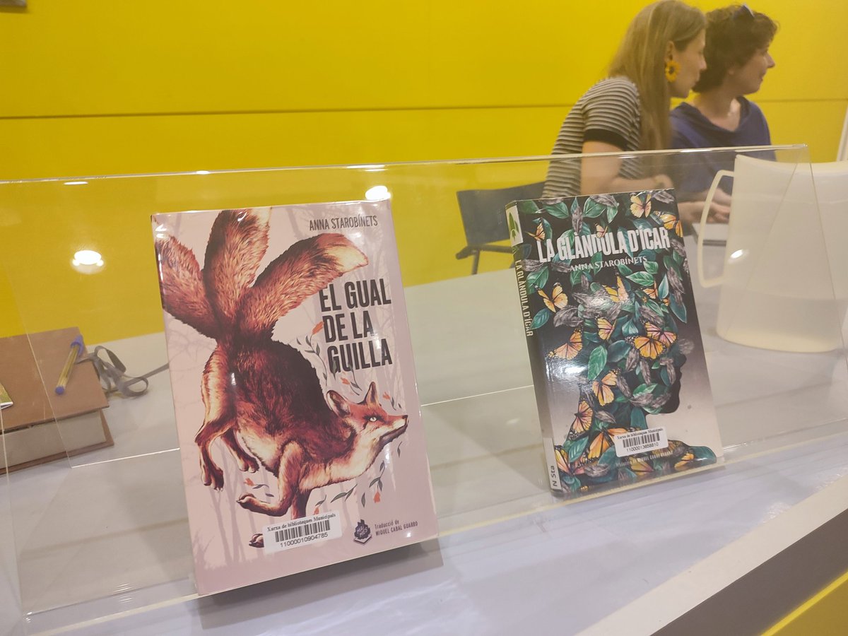 Ja estem parlant amb Anna Starobínets sobre 'La glándula d'Ícar' a la Biblioteca Armand Cardona de Vilanova i la Geltrú.

Assisteix a la traducció la Marta Armengol.
