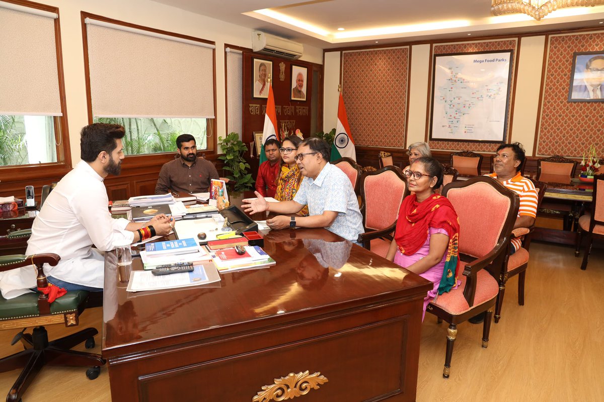 Met Honble Minister Shri Chirag Paswan on issues of street vendors He promised help on all four requests we made