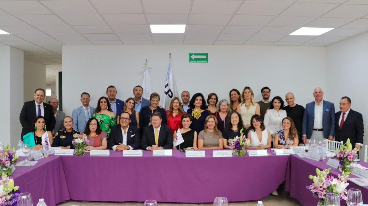 Para apoyar a #Mujeres policías, compartimos nuestra #LíneaDeSeguridad 55 5533 5533, con apoyo jurídico y psicológico gratuito 24/7; además, <a href="/elconsejomx/">Consejo Ciudadano Mx</a> cuenta con una Comisión vs la #ViolenciaDeGénero, que da seguimiento especializado a cada caso.