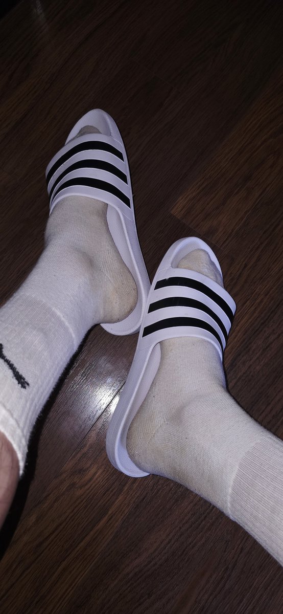 DerrikNekkid's tweet photo. But you can sniff in these π½
#socks #socksfetish #gaysocksniffer #smellysocks #reeksocks #stink #adidas #adilettes https://t.co/ZW0JgF734g