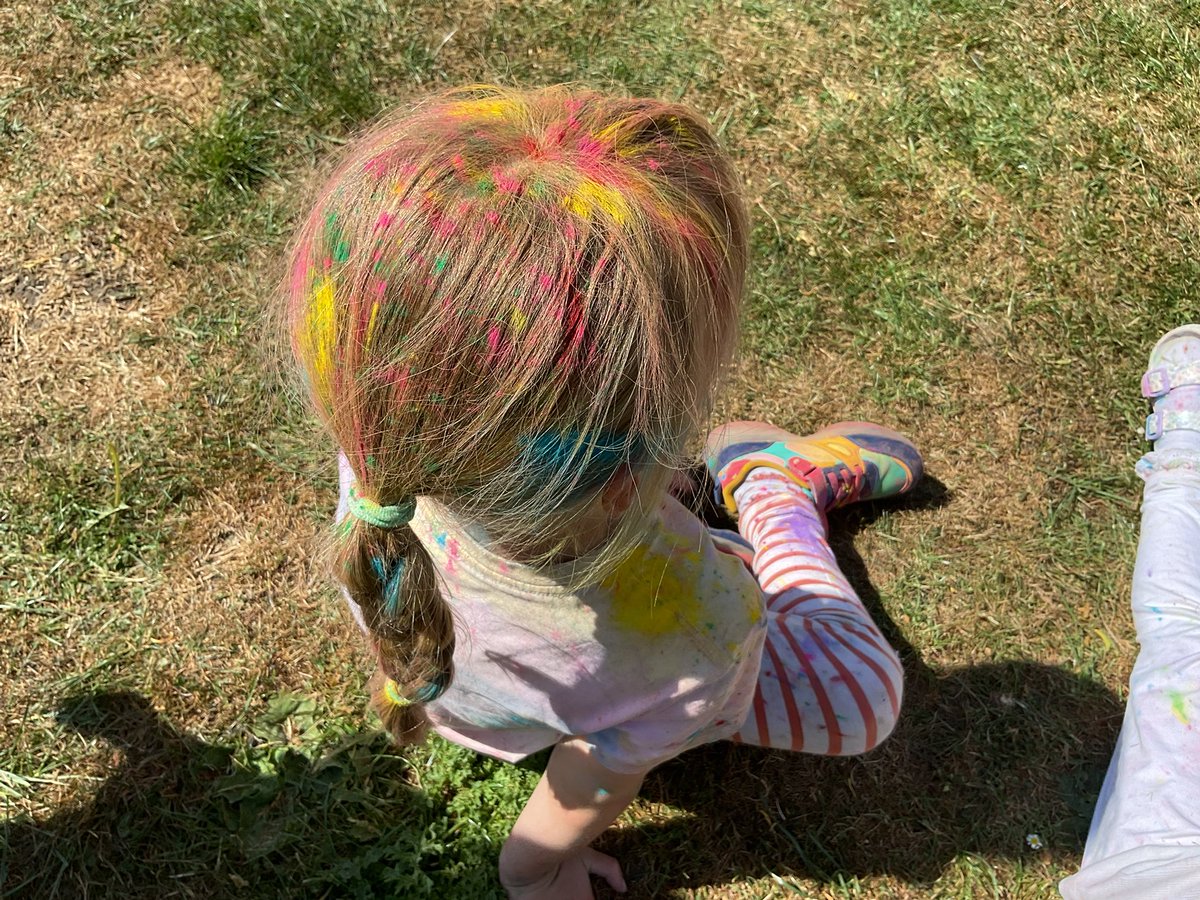 Miss_Keith_EYFS's tweet photo. A fabulous afternoon in @BrooklandsPrim FS2! An immersive literacy lesson exploring how colours can make us feel. Some beautiful rainbow Robins and Sparrows left school this evening 🌈 https://t.co/nMZeyi9c5L