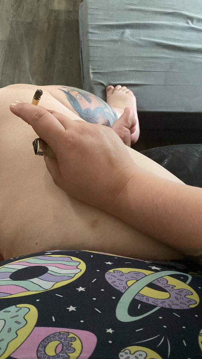 Bwow268's tweet photo. I see you watching and waiting
Go ahead and send to Momma 💋 

$bwow24

Start slow it will take away the burn of sending thousands. 

#findom #femdom #paypig #feet #smokingfetish #cuck https://t.co/oUMEbNq4eW