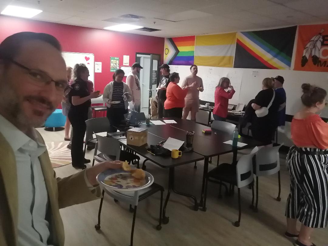 BYOS_PhoenixBus's tweet image. Support for the Phoenix Bus Project has been incredible in both web3 and irl spaces. After doing body work on the beast, I attended a networking event with the mayor and local business leaders. It was amazing to have the younger crowd approach me about SA after taking this leap!