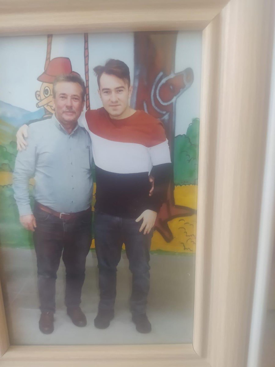 antoinesimonn12's tweet photo. Yıllardır suçsuz yere hapishane de olan Askeri ögrenciler var hala, onlardan biri de Osman Uyal, dile kolay 9 sene oldu, zaman bizler için akıyor ama onlar için 15 Temmuz gecesi durdu. Bu haksızlık artık son bulsun. 
#MasumHarbiyeliOsmanUyal https://t.co/krZIlFxnAs