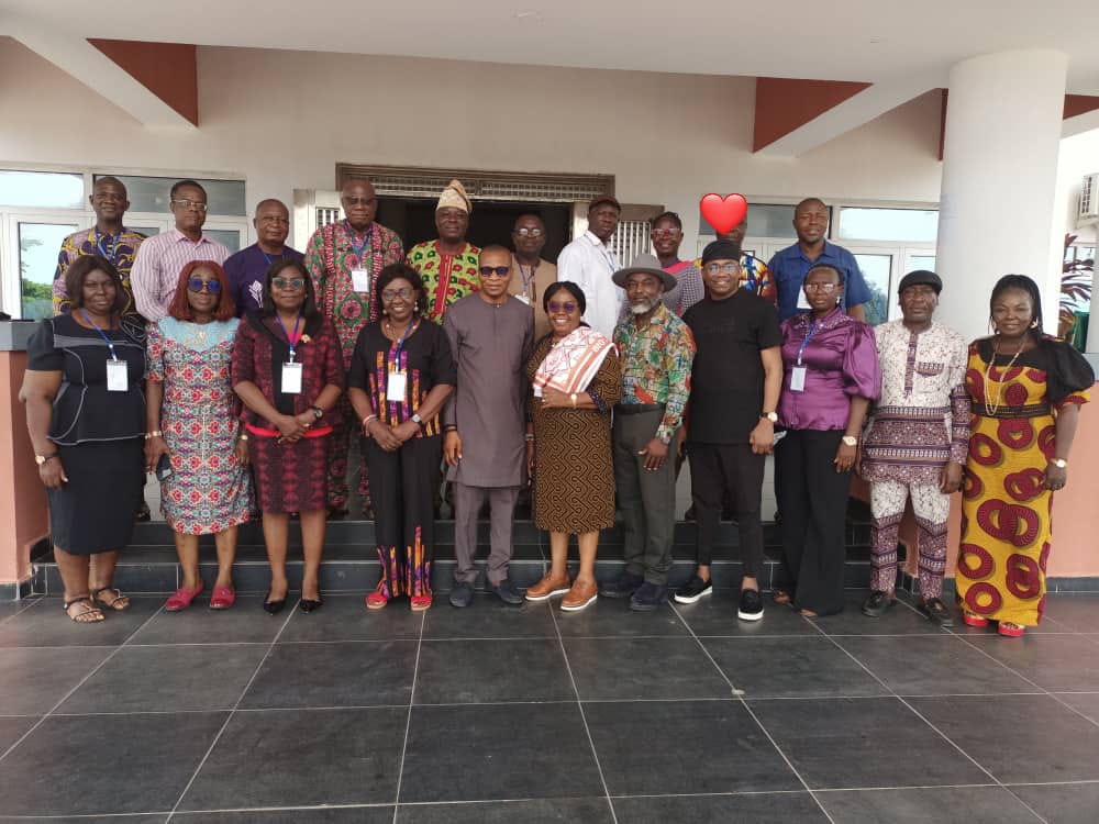 JohnsonAbbaly's tweet image. Thank you Bayelsa for hosting me . I enjoyed facilitating an instructional leadership workshop for Professors from South South Universities. Every chance I get to demonstrate the Smartan Culture builder framework is an emotional moment for me. I'm honoured to be SmartanDad!