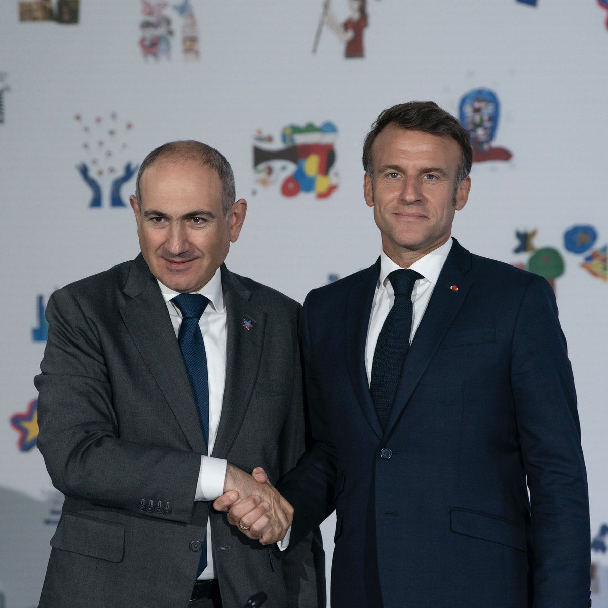 EmmanuelMacron's tweet photo. With Prime Minister @NikolPashinyan, at the European Political Community Summit in Albania.
                                           
I reiterated my support for the swift signing of a peace treaty with Azerbaijan.

The normalization of relations between Armenia and Azerbaijan is essential for the stability of the region. Full support to Armenia, its integrity, and its territorial sovereignty.

Another key issue we discussed during our meeting: the oceans. We are working closely together in preparation for the United Nations Ocean Conference in June in Nice, as well as for COP17 on biodiversity, which Armenia is preparing to host in 2026.