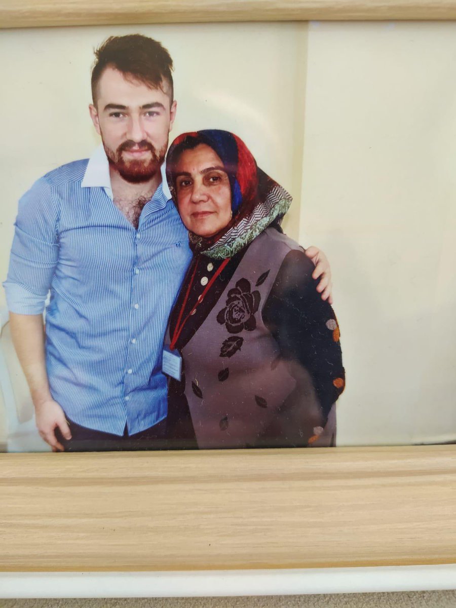 mes_ozturk's tweet photo. Yıllardır suçsuz yere hapishane de olan Askeri ögrenciler var hala, onlardan biri de Osman Uyal, dile kolay 9 sene oldu, zaman bizler için akıyor ama onlar için 15 Temmuz gecesi durdu. Bu haksızlık artık son bulsun.
#MasumHarbiyeliOsmanUyal https://t.co/vBLkP6TRcB