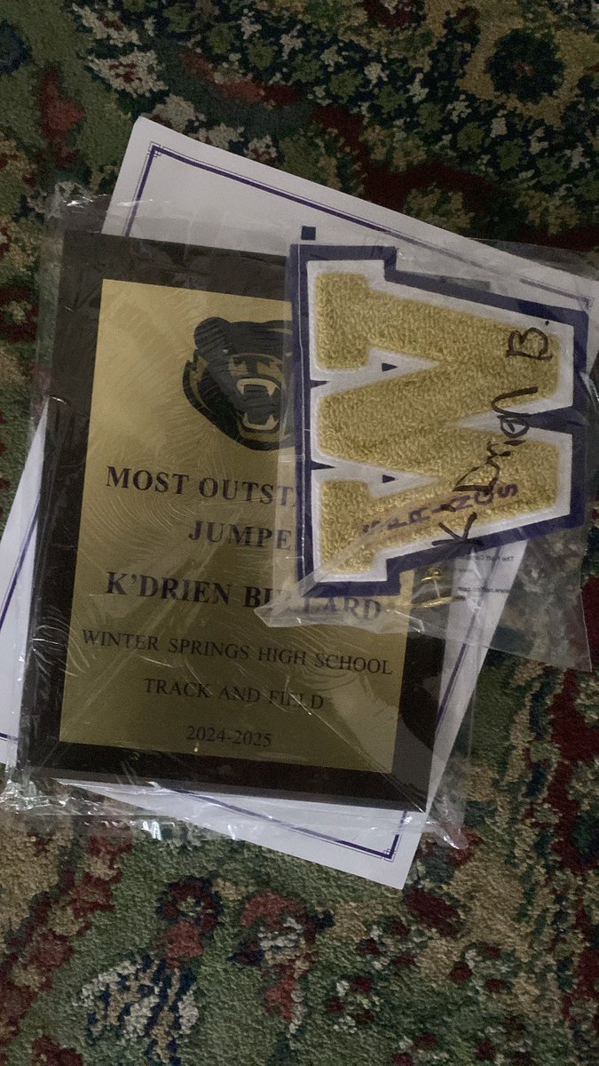 B_Kdrien's tweet photo. Always stay focused on and off the field maintaining great grades and making my education a priority 📚#schoolfirst #Honorroll2025 @coachdycus13 @RouseIsiah @WalkerDycus @WSHSFBRecruit !ALL HONORS COURSES!✝️ https://t.co/KR9Wsi2fjU
