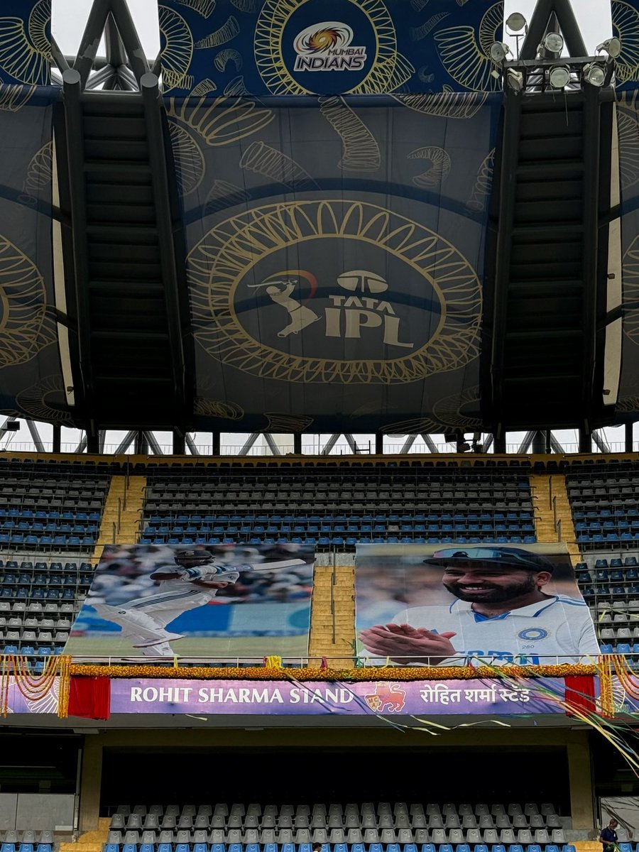KecheTejas's tweet photo. मुंबई चा राजा. वानखेडे ची शान! 👑💙

#RohitSharmaStand https://t.co/ltMNVO9B7t
