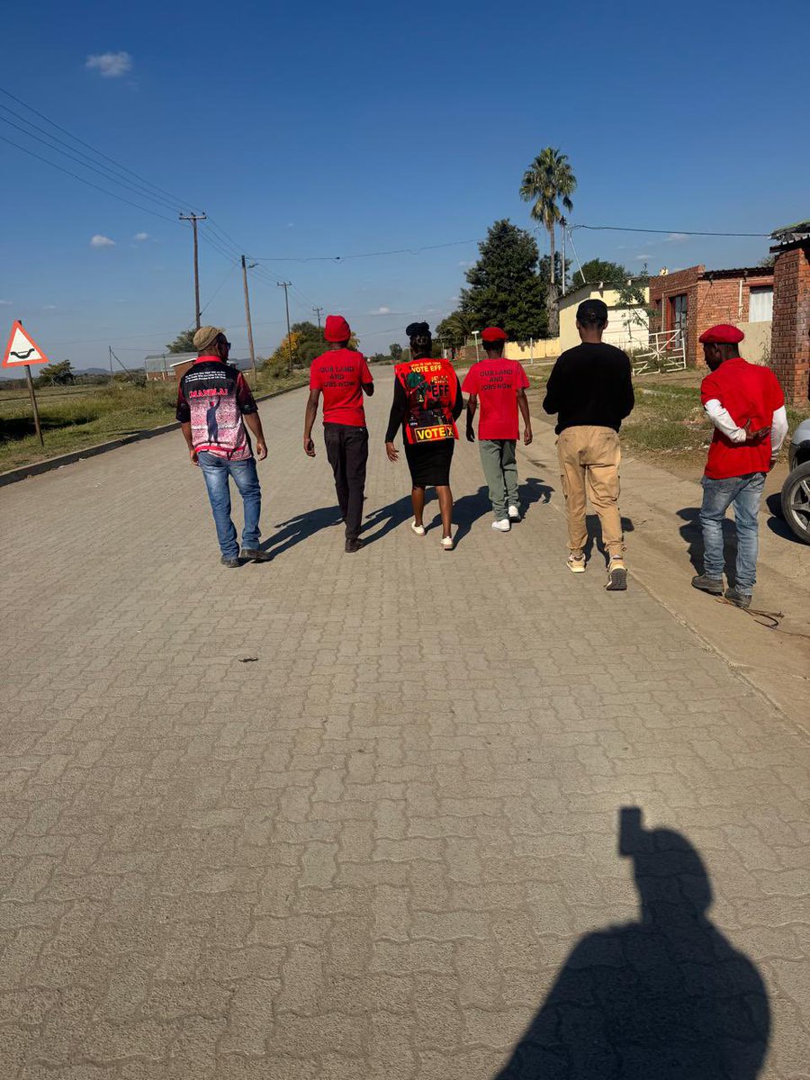 EFF_FreeState's tweet photo. 📍EFF Red Friday📍
#EFFRedFriday membership recruitment in Letsemeng ward7
Every street, every corner sikhona.
#JoinEFF https://t.co/o84XHxsa4v