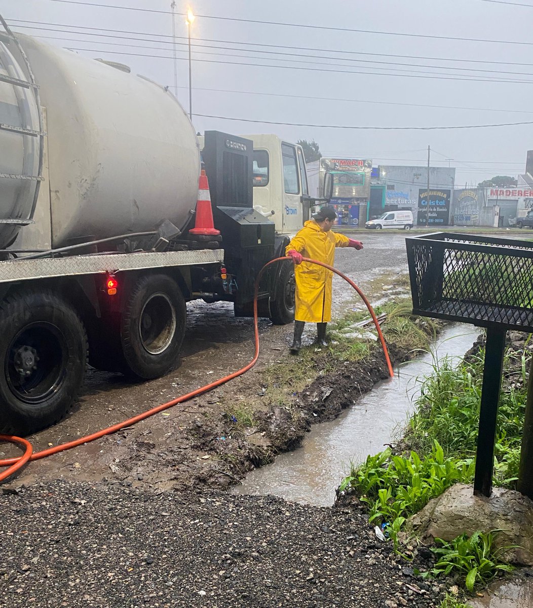 RPildayn's tweet photo. Brown: equipos del municipio trabajan en barrios y localidades frente a la tormenta https://t.co/r1DMXGK79b a través de @RPildayn https://t.co/uNHQ0Pc4Wn