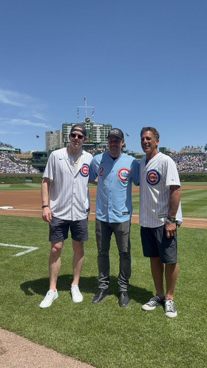 NHLBlackhawks's tweet photo. three eras of Blackhawks defensemen 🤩🤝 https://t.co/v1Ok9cYAUX